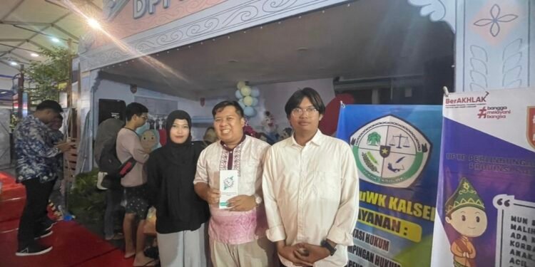 DPPPAKB Kalsel Berikan Ruang Konsultasi bagi LKBHUWK di Stan Kalsel Expo 2025