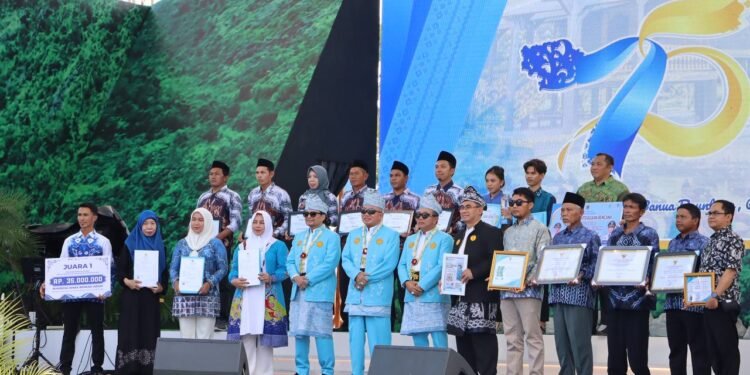 Pertanian Kuat Rakyat Sejahtera, Gubernur Kalsel Berikan Penghargaan untuk Petani Berprestasi