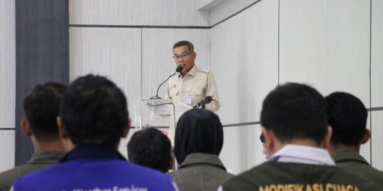 KLH Luncurkan Operasi Modifikasi Cuaca di Kalsel untuk Tekan Risiko Karhutla