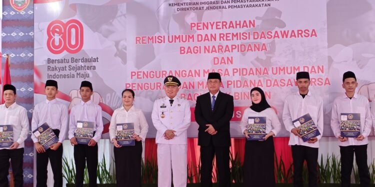 Gubernur Kalsel Serahkan Remisi Umum dan Remisi Dasawarsa Kepada Warga Binaan di Lapas Kelas II B Banjarbaru