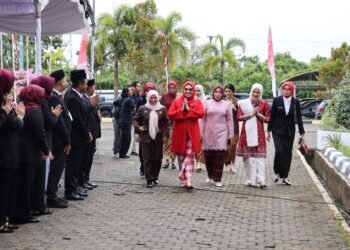 Ketua TP PKK Tanah Bumbu Hadiri Upacara Detik-Detik Proklamasi HUT ke-80 RI