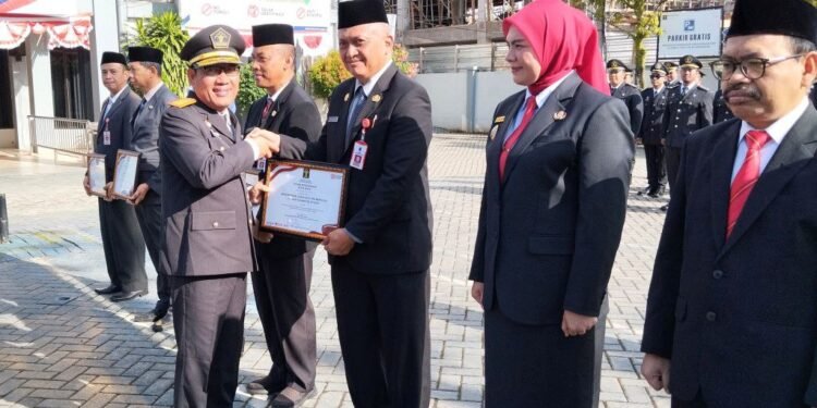 Dinas Koperasi dan UKM Kalsel Raih Penghargaan Mitra Kerja dari Kemenkumham, Dorong Percepatan 2.013 Koperasi Merah Putih