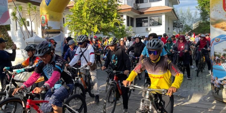 Gowes Bareng BKPRMI Kalsel, Ratusan Ustadz-Ustadzah Semarakkan Milad ke-48 dengan Semangat Kebersamaan