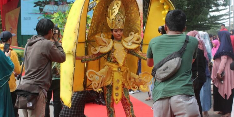 [Foto] Abadikan Kostum Putri Tiwadak