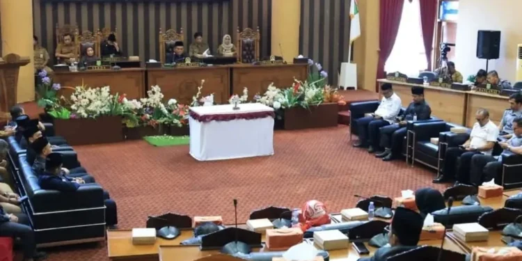 DPRD Tanah Bumbu Tandatangani KUA-PPAS 2026, Sinergi Legislatif-Eksekutif Kuat Demi Masyarakat