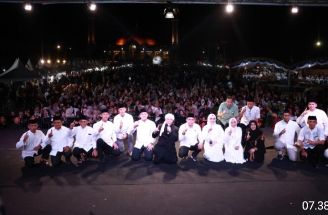
					Ribuan Warga Bersatu dalam Shalawat, Bupati Tanbu Pimpin Aksi Tanah Bumbu Bershalawat untuk Keberkahan Bangsa.