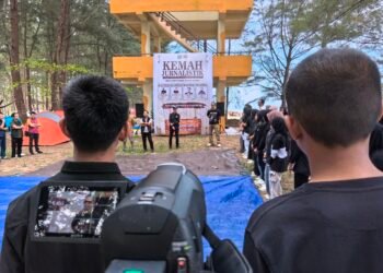 Kemah Jurnalistik PWI Tanah Bumbu Dibuka, Indonesia Raya 3 Stanza Bergema!