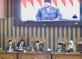 Pemkab dan DPRD Tanbu Mendengarkan Pidato Kenegaraan Presiden Prabowo Subianto Jelang HUT RI Ke-80