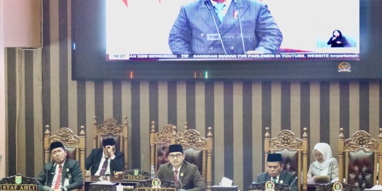 Pemkab dan DPRD Tanbu Mendengarkan Pidato Kenegaraan Presiden Prabowo Subianto Jelang HUT RI Ke-80