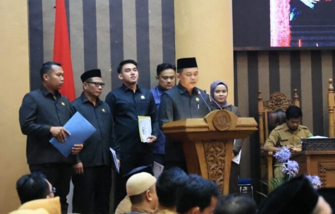 
					Fraksi Setujui 3 Raperda Usulan Pemkab Tanah Bumbu, Termasuk Pajak dan Retribusi.