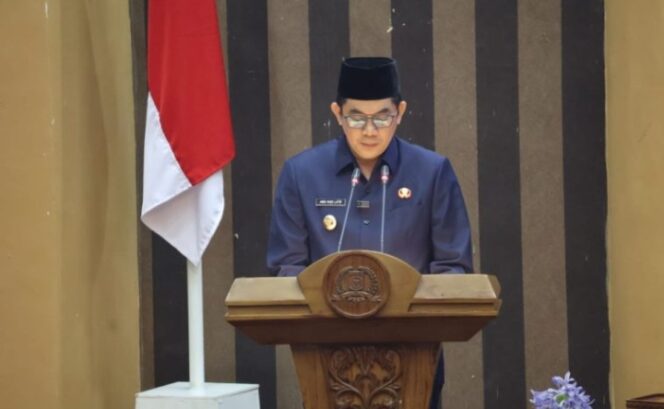 
					Bupati Andi Rudi Latif Sampaikan Sambutan pada Rapat Paripurna Pengambilan Keputusan Perubahan APBD 2025.