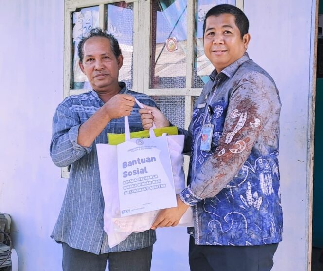 
					Lapas Kotabaru Salurkan 20 Paket Bansos Door to Door kepada Keluarga WBP dan Masyarakat Sekitar