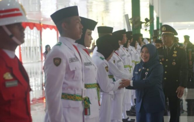
					48 Anggota Paskibraka Tanah Bumbu Tahun 2025 Angkatan ke-22 Dikukuhkan.
