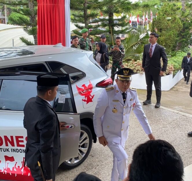 
					Bupati Andi Rudi latif Rayakan HUT RI Ke-80 Tahun dengan Simbol Kesederhanaan dan Penghormatan.
