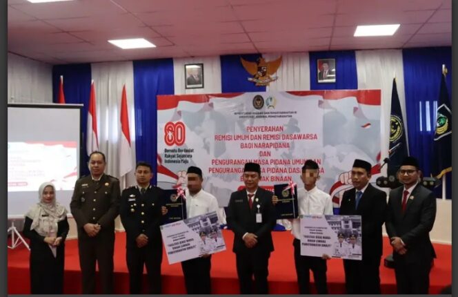 
					Sebanyak 894  Lapas Batulicin Terima Remisi, 15 Orang Langsung Bebas di Momen HUT RI ke-80