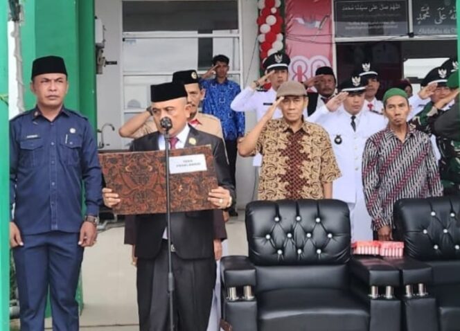 
					Ketua BK DPRD Tanah Bumbu Abdul rahim Bacakan Teks Proklamasi di Upacara HUT RI ke-80.