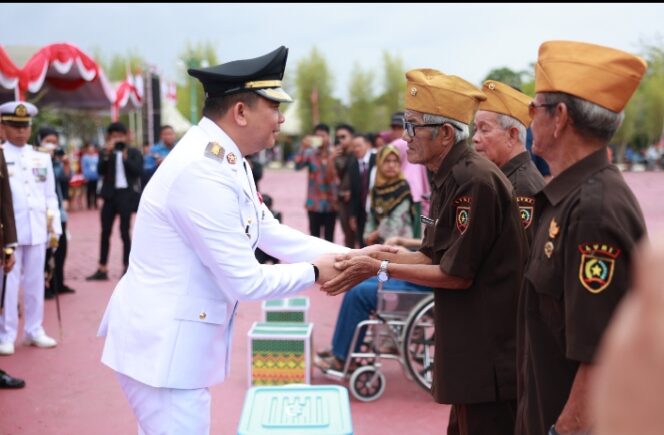 
					Ribuan Warga Bersatu dalam Shalawat, Bupati Tanbu Pimpin Aksi Tanah Bumbu Bershalawat untuk Keberkahan Bangsa.