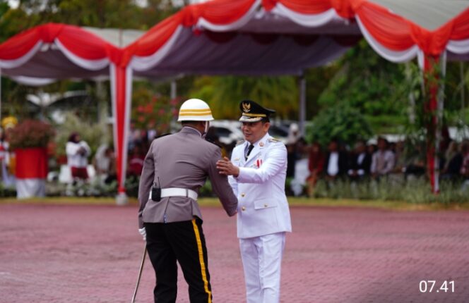 
					Bupati Andi Rudi Latif Inspektur Upacara HUT ke-80 RI di Tanah Bumbu.
