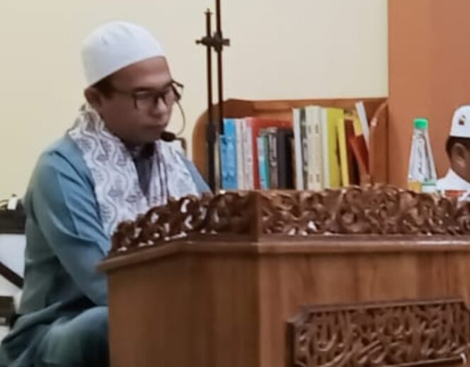 
					Majelis Nurul’Ala Gelar Pengajian Rutin mingguan tema  Adab Menuntut Ilmu: Tidak Berlebihan dalam Makan.