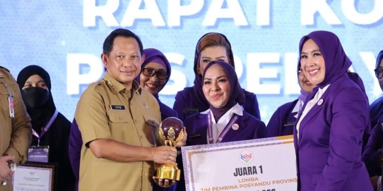 TP Posyandu Kalimantan Selatan Raih Juara Pertama Nasional Lomba Implementasi 6 Bidang SPM 2025