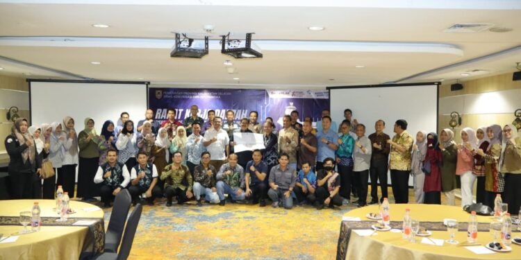 Dorong Pelayanan Publik Mudah dan Cepat, Diskominfo dan Bappeda 13 Kabupaten/Kota Tanda Tangani Komitmen Bersama