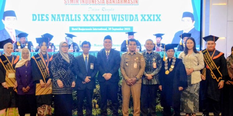 122 Wisudawan-Wisudawati Resmi Dikukuhkan di Wisuda Ke-29 STIMIK Indonesia Banjarmasin