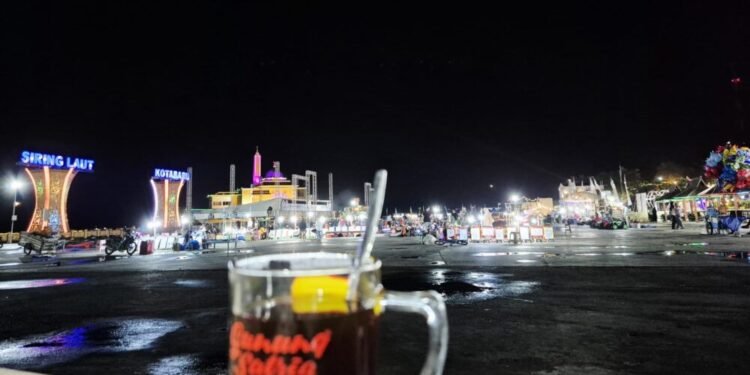 Mengintip Kemeriahan Wisata Siring Laut Kotabaru di Malam Hari Kemerdekaan RI