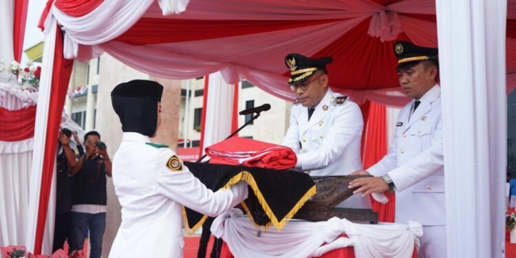 Pemkab Kotabaru Gelar Upacara Penurunan Bendera