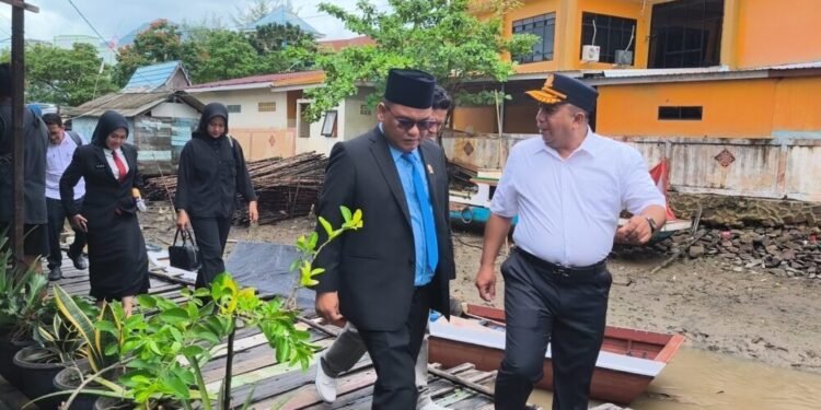 Usai Tinjau Jembatan Empat Serangkai Yang Rusak Parah, Awaludin Bakal Lakukan Ini!