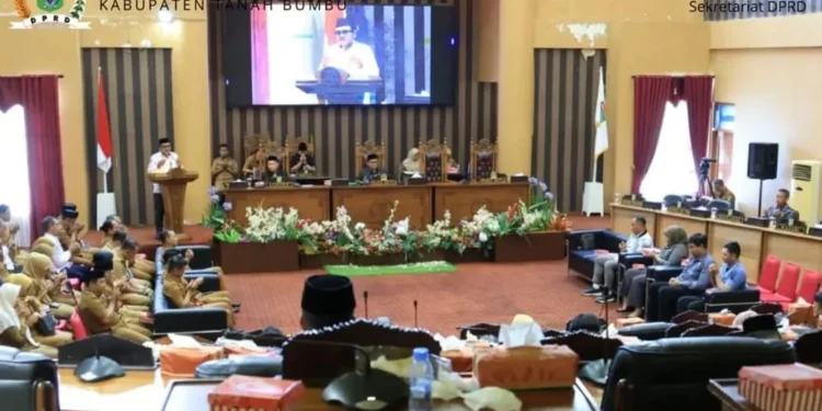 DPRD Tanah Bumbu Gelar Paripurna, Bahas Raperda Tenaga Kesehatan dan Waralaba