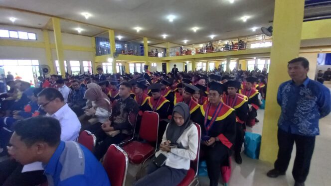
					Sekdakab H.Eka Sapruddin Hadiri Wisuda XVIII D3 Politeknik Kotabaru.