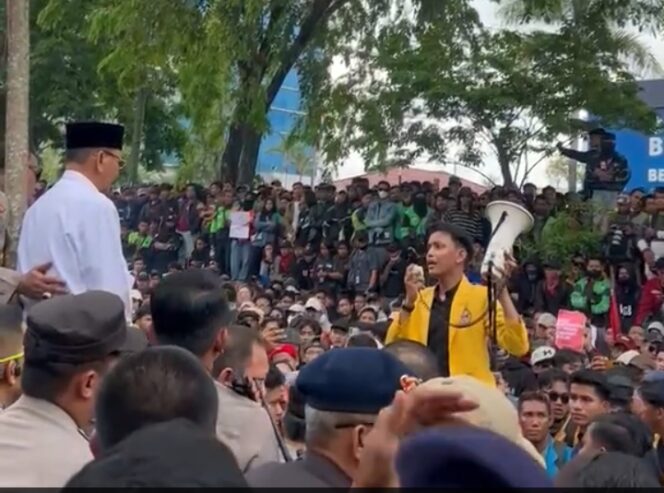 
					Gubernur Imbau DPRD Temui Demonstran, Aliansi Kalsel Melawan Desak Supian HK Hadir.