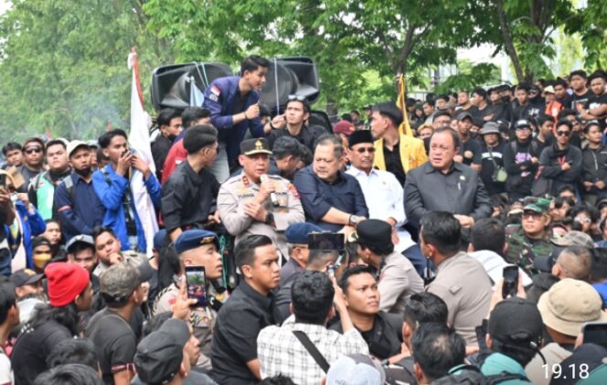 
					Polda Kalsel Ucapkan Terima Kasih atas Unjuk Rasa yang Aman dan Kondusif di DPRD Kalsel.