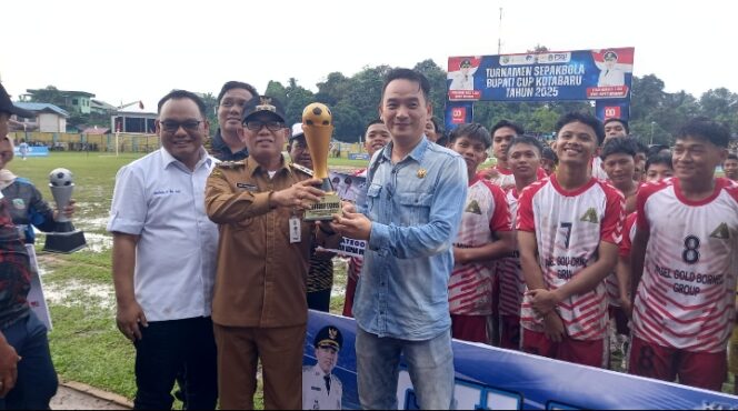 
					Turnamen Sepak Bola Bupati Cup 2025 Ditutup H.M.Rusli.