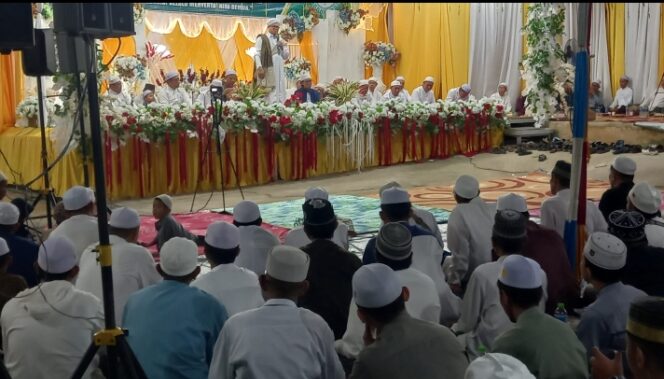 
					Ribuan umat Islam hadiri Peringatan Maulid Nabi Besar Muhammad SAW di Rumah Hj.Baras