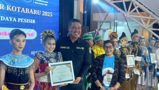 
					Wakil Bupati Syairi Mukhlis hadiri dan menutup Festival Budaya Pesisir Kotabaru 2025.
