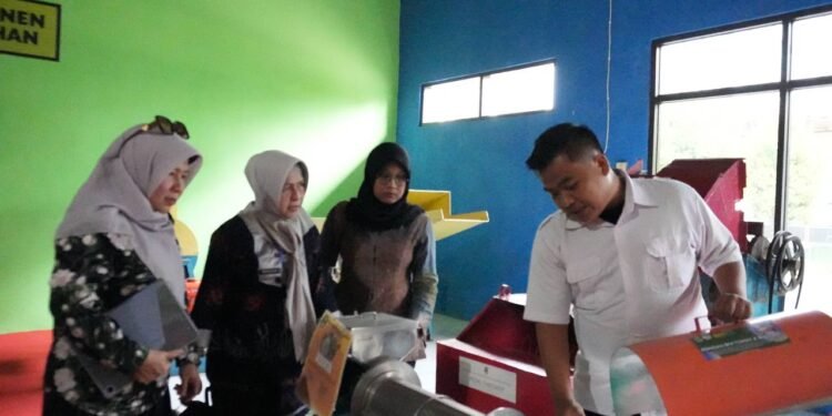 BPSPTPH Kalsel Tingkatkan Kompetensi SDM Lewat Bimbingan Praktis Pengelolaan Alsintan di Jawa Barat