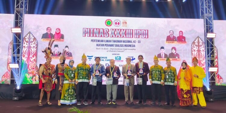 Gubernur Kalsel Buka Pertemuan Ilmiah Nasional Ke-33 Ikatan Perawat Dialisis Indonesia