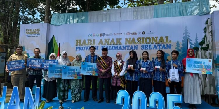Tingkatkan AKI, Dislautkan Kalsel Safari Gemarikan dengan Bagikan 200 Paket Makanan Olahan Ikan di Peringatan HAN 2025