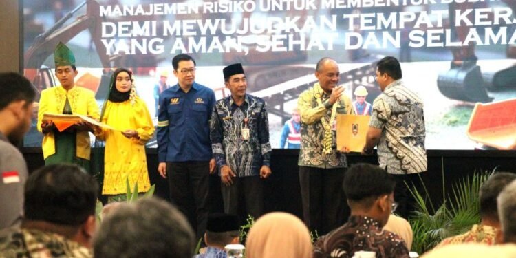  Dorong Keselamatan Kerja Jadi Budaya di Lingkungan Kerja, Disnakertrans Kalsel Gelar Seminar K3
