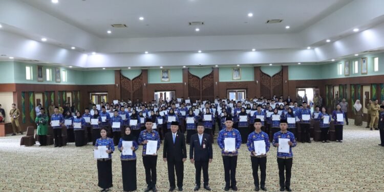 Gubernur Kalsel Lantik 164 PPPK dan Serahkan SK CPNS Lulusan IPDN