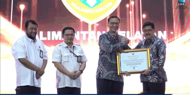 Pemprov Kalsel Raih Penghargaan Kearsipan Kategori “Memuaskan” dari ANRI