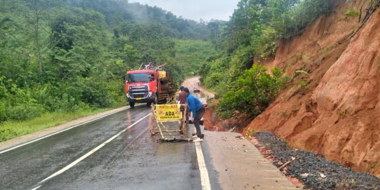 Pemprov Kalsel Gerak Cepat Tangani Longsor di Ruas Banjarbaru–Batulicin, Utamakan Keselamatan Pengguna Jalan