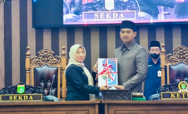 DPRD Tanah Bumbu, membuka Rapat Paripurna dalam rangka Penyampaian RAPBD TA 2026.