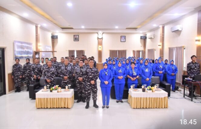 Kunjungan Dankodaeral XIII Di Lanal Kotabaru Disambut Dengan Yel-Yel Prajurit.