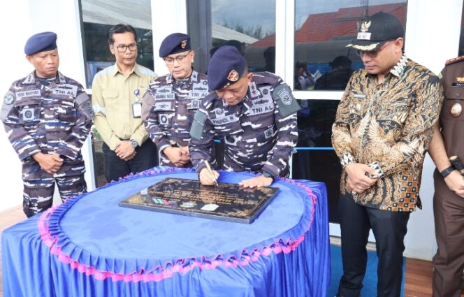 Wakil Bupati Kotabaru Hadiri Peresmian Gedung Olahraga Lanal Kotabaru .