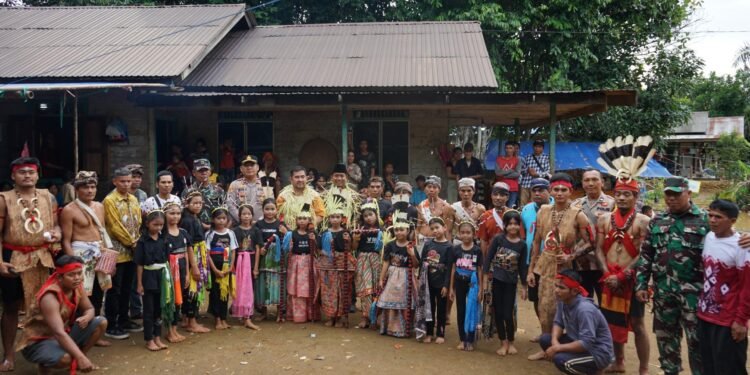 Pemkab. Kotabaru Hadiri Acara Adat Bawanang Desa Laburan, Perkuat Komitmen Lestarikan Budaya Dayak