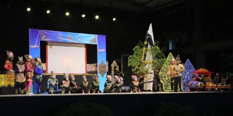 Kolaborasi Wayang Gung dan Wayang Banjar Meriahkan Hari Wayang Nasional di Taman Budaya Kalsel