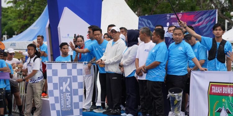 Spektakuler, Bupati Andi Rudi Latif Lepas Tanah Bumbu Run 2025, Diikuti Ribuan Peserta