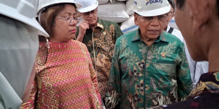 Ketua Komite II DPD RI Tinjau Gudang Bulog Banjarbaru, Pastikan Stok dan Kualitas Pangan Terjamin